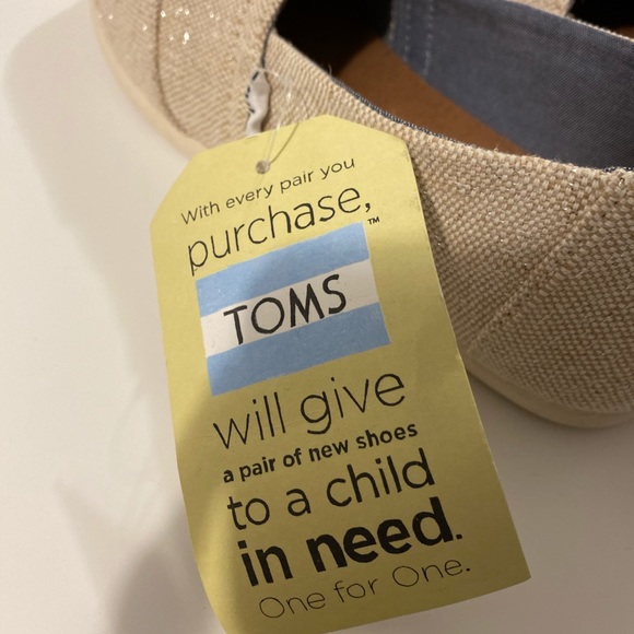 Toms Loafers -Light Creme Shimmer Brand New Size 6 - Picture 8 of 10